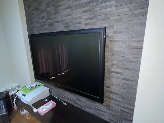 【TV壁掛け工事】２名体制で熊本密着！すべて１社対応及び保険も加入で安心サービスの画像