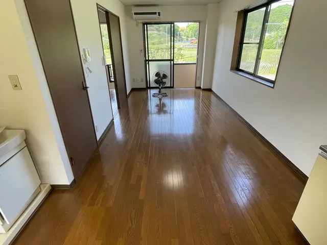 【予約はお早めに！】今年もあと4ヶ月！？年内にクロスの張替えいかがですか？サービスの画像