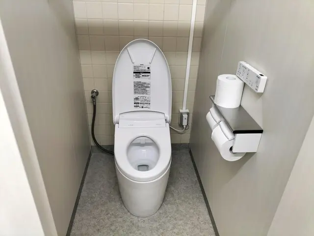 ※トイレ本体交換専門店｜床・壁工事なしでスムーズ交換！ペーパーホルダー設置も可サービスの画像