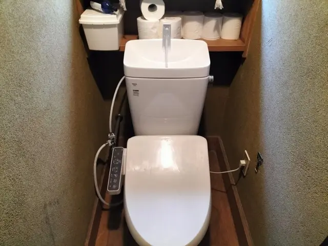 ※トイレ本体交換専門店｜床・壁工事なしでスムーズ交換！ペーパーホルダー設置も可サービスの画像