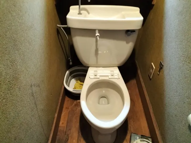 ※トイレ本体交換専門店｜床・壁工事なしでスムーズ交換！ペーパーホルダー設置も可サービスの画像