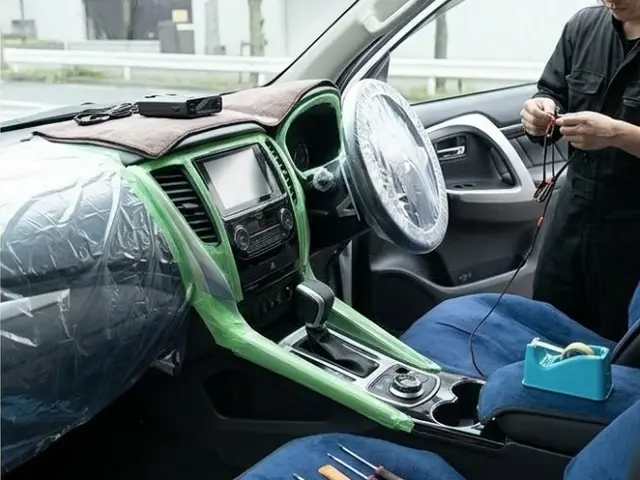レーダー探知機取り付け｜電源裏どり・隠し配線で車内スッキリ！追加料金なしサービスの画像