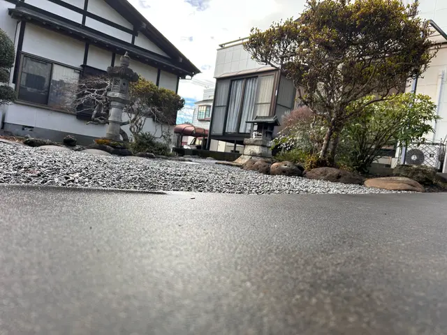 砂利を敷いて防犯対策サービスの画像