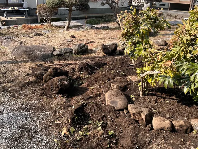 砂利を敷いて防犯対策サービスの画像