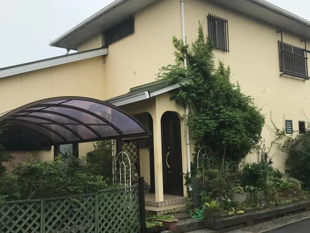 【根性の４回塗り☆】塗装歴25年の熟練した技術をもった職人が丁寧に作業致します！サービスの画像