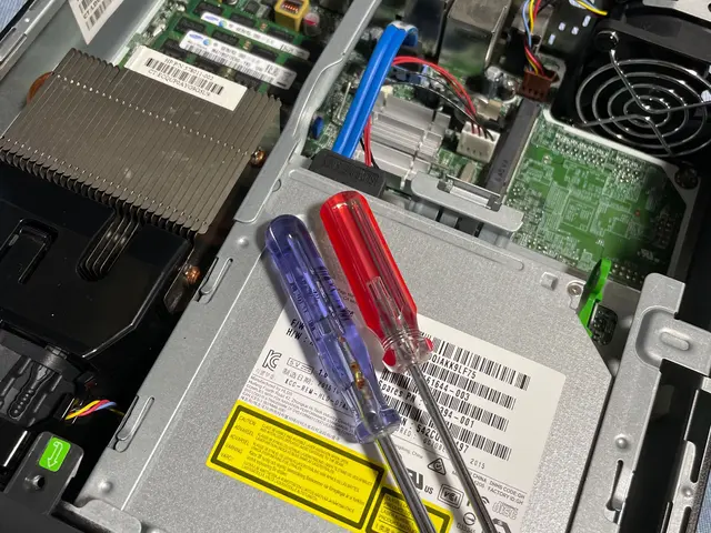 パソコンを、インターネットにつないだり、使いやすくなるよう設定します。サービスの画像