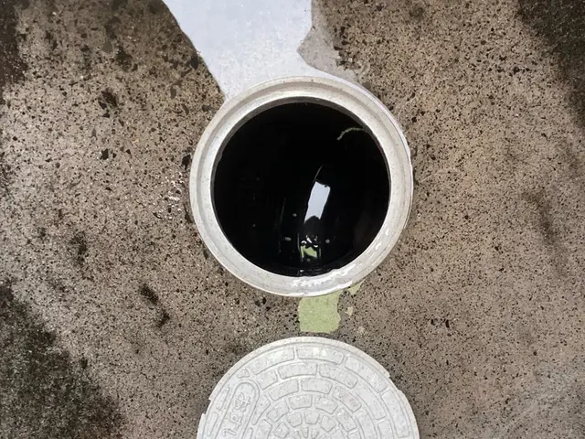 【水道局指定工事店】エンジン式強力高圧洗浄にて見えない所の配管汚れ綺麗にします！サービスの画像