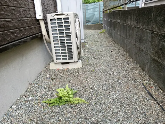 草むしり（手作業）親切丁寧を心掛け、ご満足いただけるよう心を込めて作業しますサービスの画像