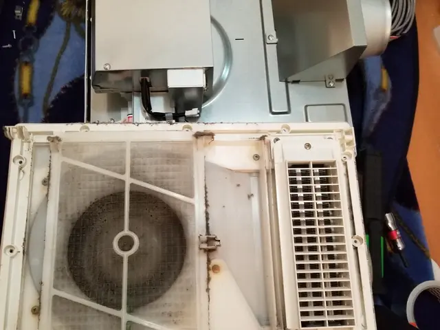 電気工事士が浴室暖房換気扇交換します！禁煙者の本人！　paypay使えますサービスの画像