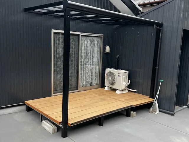 ウッドデッキ修理及び新しく作成と塗装サービスの画像