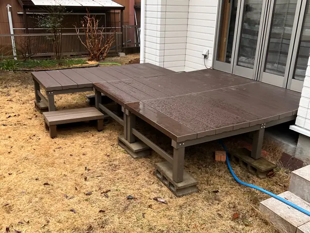 ウッドデッキ修理及び新しく作成と塗装サービスの画像