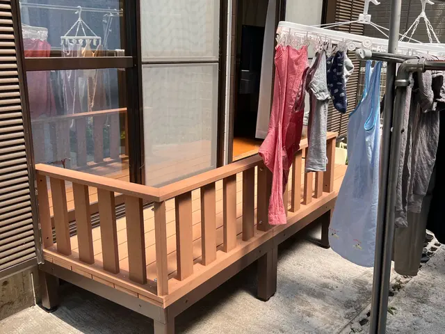 ウッドデッキ修理及び新しく作成と塗装サービスの画像