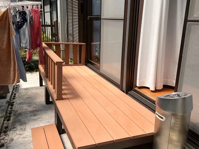 ウッドデッキ修理及び新しく作成と塗装サービスの画像