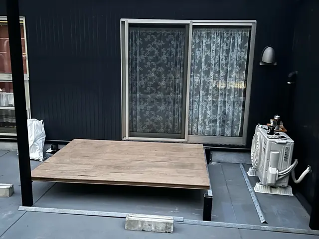 ウッドデッキ修理及び新しく作成と塗装サービスの画像