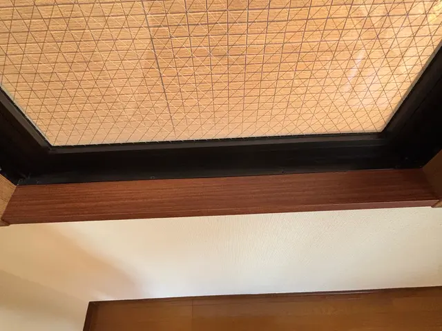 紫外線で傷ついた窓枠が新品のように！サービスの画像