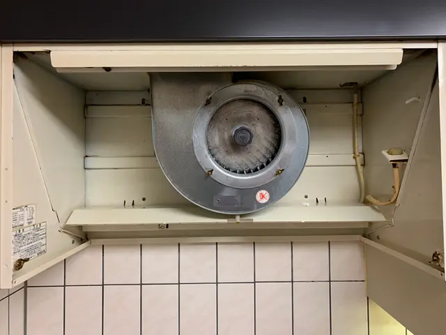 ＜土日祝対応可能＞もしもの時の保険も加入済みです。レンジフードクリーニング！サービスの画像