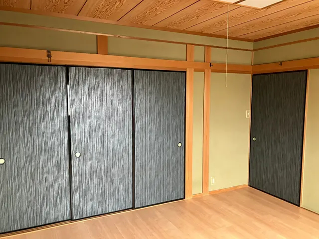 襖張替えいたします！安価物からおしゃれ襖（別途）もあります！サービスの画像