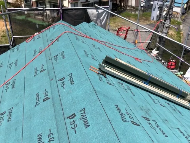 従来のカバー工法よりも安価にできる、新しい工法をご紹介します！火災保険◎サービスの画像