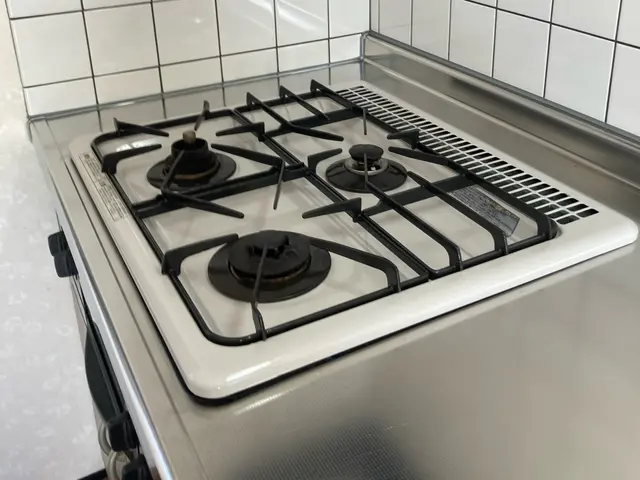 親切、丁寧、迅速にキッチン、換気扇をお掃除します。サービスの画像