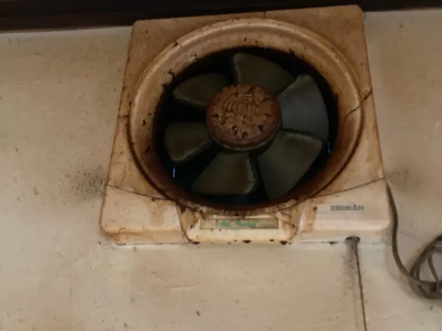 親切、丁寧、迅速にキッチン、換気扇をお掃除します。サービスの画像