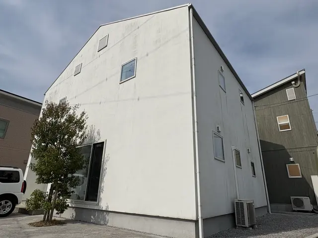 伸縮ブラシを使用で足場不要！見積もり可能！お気軽にお問合せ下さい！サービスの画像