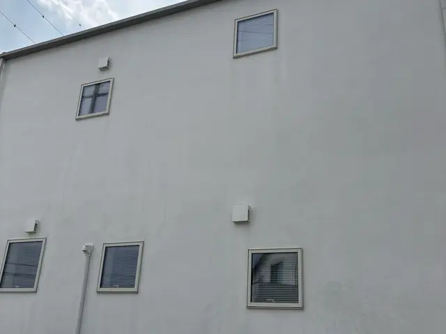 伸縮ブラシを使用で足場不要！見積もり可能！お気軽にお問合せ下さい！サービスの画像