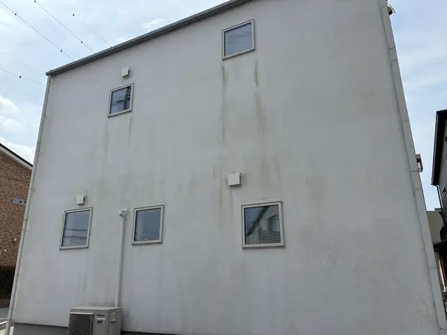 伸縮ブラシを使用で足場不要！見積もり可能！お気軽にお問合せ下さい！サービスの画像