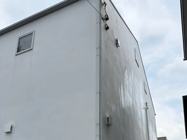 伸縮ブラシを使用で足場不要！見積もり可能！お気軽にお問合せ下さい！サービスの画像