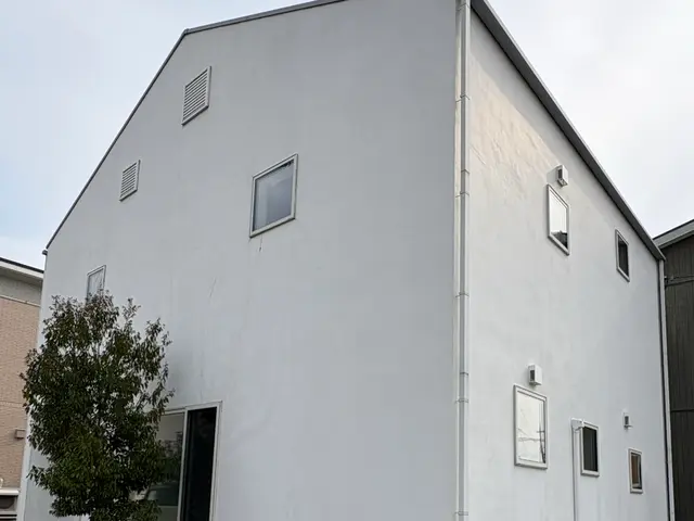 伸縮ブラシを使用で足場不要！見積もり可能！お気軽にお問合せ下さい！サービスの画像