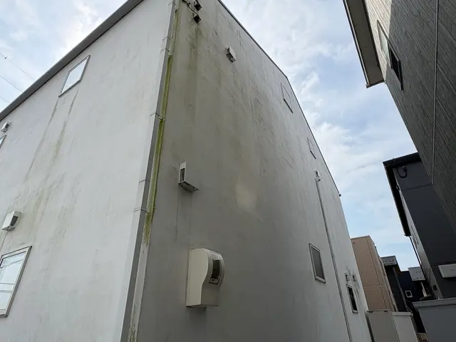 伸縮ブラシを使用で足場不要！見積もり可能！お気軽にお問合せ下さい！サービスの画像