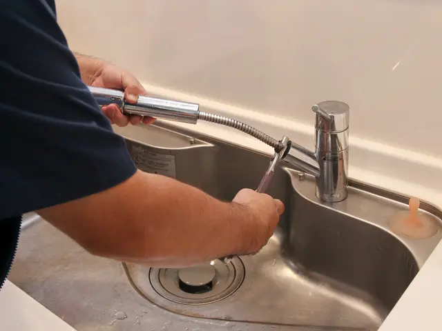 水漏れ修理は猫好きなプロにおまかせ。配管破裂も即日対応可能☆会社も仲間も22年サービスの画像