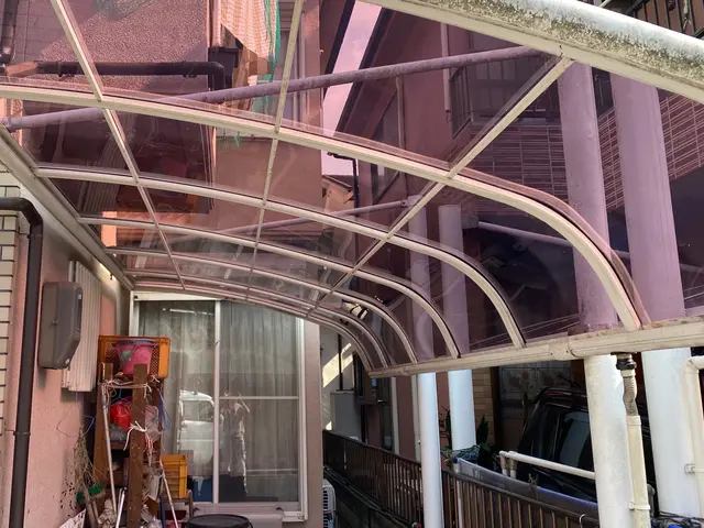 カーポートやベランダのテラスを高圧洗浄！サービスの画像