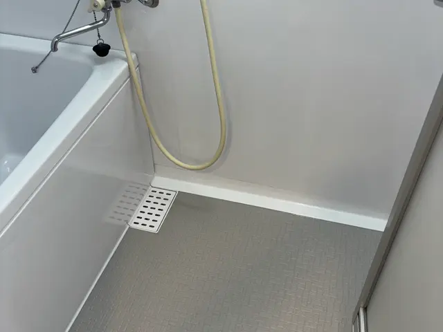 経験10年の熟練技術で浴槽を新品同様に甦らせる！10層以上の厚膜塗装で長持ちサービスの画像