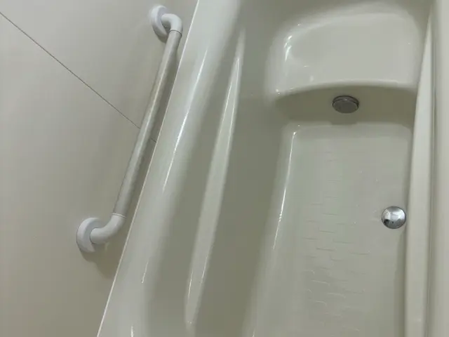 経験10年の熟練技術で浴槽を新品同様に甦らせる！10層以上の厚膜塗装で長持ちサービスの画像