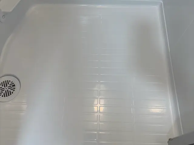 経験10年の熟練技術で浴槽を新品同様に甦らせる！10層以上の厚膜塗装で長持ちサービスの画像