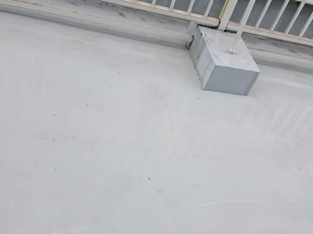 プロの匠な技でベランダをピカピカにします☆サービスの画像