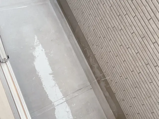 プロの匠な技でベランダをピカピカにします☆サービスの画像