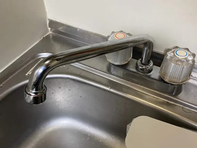 【最短当日】水漏れ・蛇口交換｜月60件以上の実績｜女性スタッフ同行OK！サービスの画像