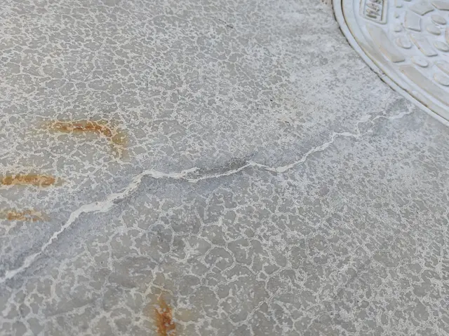 (コンクリート補修)基礎コンクリートのヒビ割れも【公共工事の工法】で解決します！サービスの画像