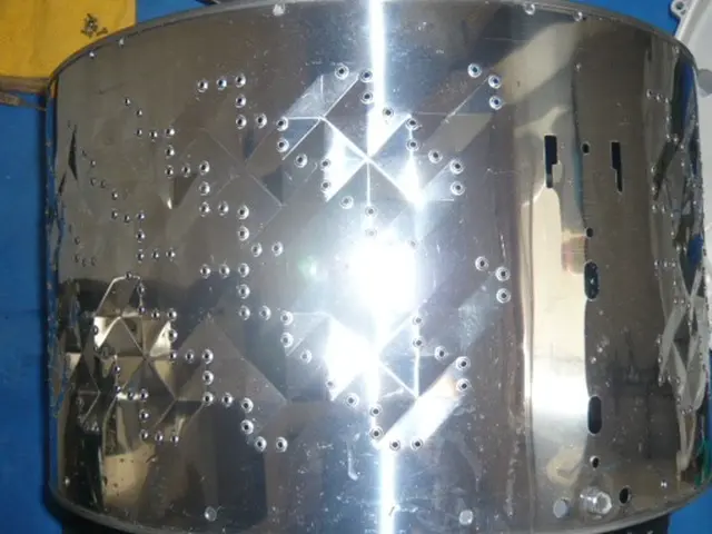 豊富な経験と高い技術力でドラム式洗濯機分解洗浄します。サービスの画像