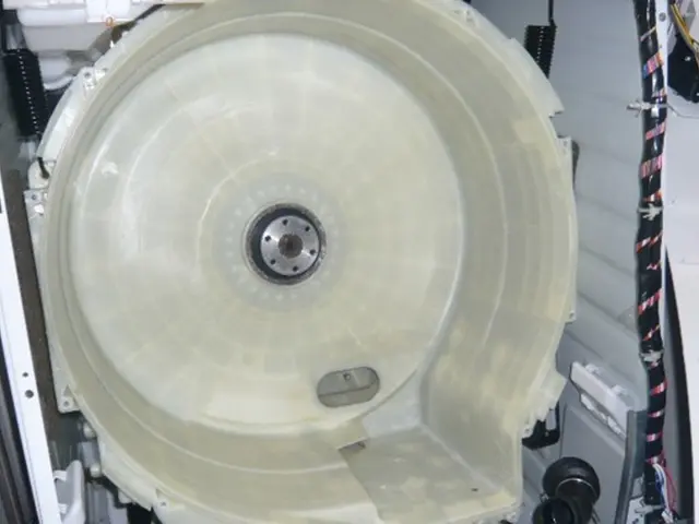 豊富な経験と高い技術力でドラム式洗濯機分解洗浄します。サービスの画像