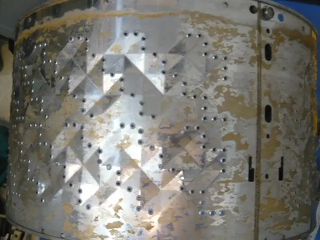 豊富な経験と高い技術力でドラム式洗濯機分解洗浄します。サービスの画像