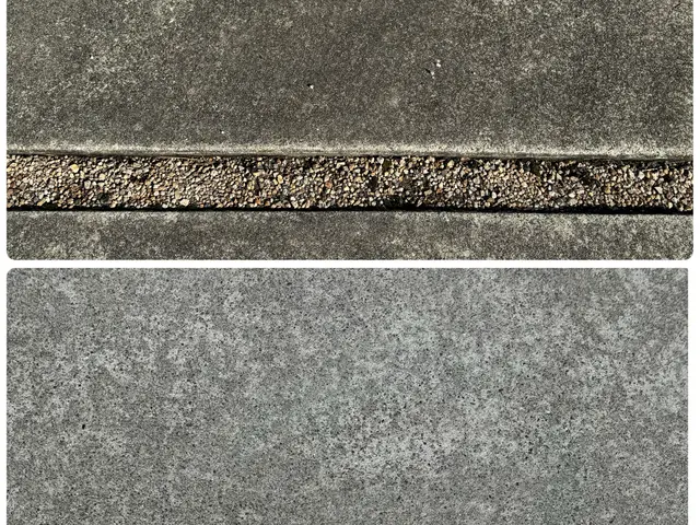 コケ対策の洗剤使用した洗浄　駐車場などの汚れをキレイに落とす高圧洗浄！サービスの画像