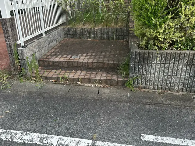 ☆丁寧に手抜きでの草むしりサービス☆除草剤・坊草シート加工もご相談下さいね。サービスの画像