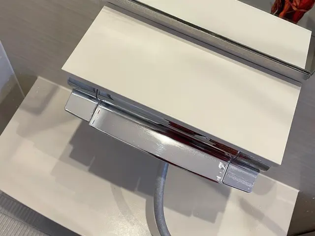 鳥取県、島根県を中心に対応中◎諦めてた鏡のウロコ落とせます！綺麗な浴室蘇ります！サービスの画像