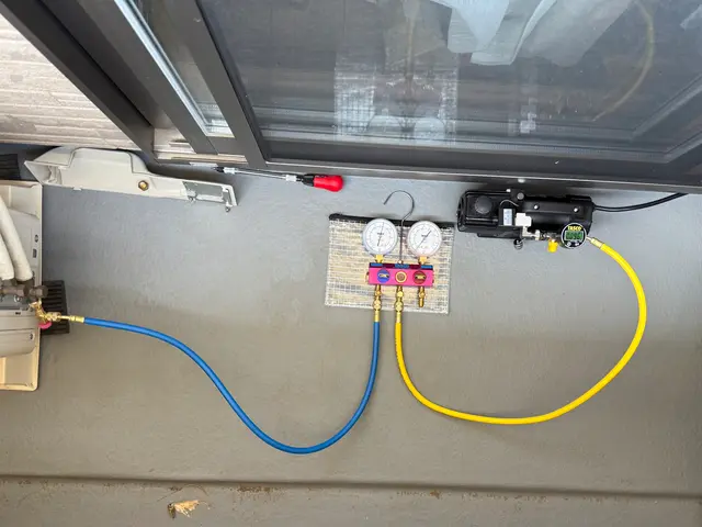 ◎水漏れ・ガス漏れ修理承ります！※水漏れ修理はノーマルエアコンのみ対応となりますサービスの画像