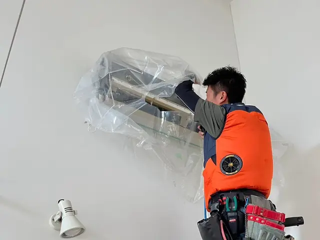 【丁寧・親切】酷使されたエアコンそろそろお掃除しませんか？☆P代負担☆サービスの画像