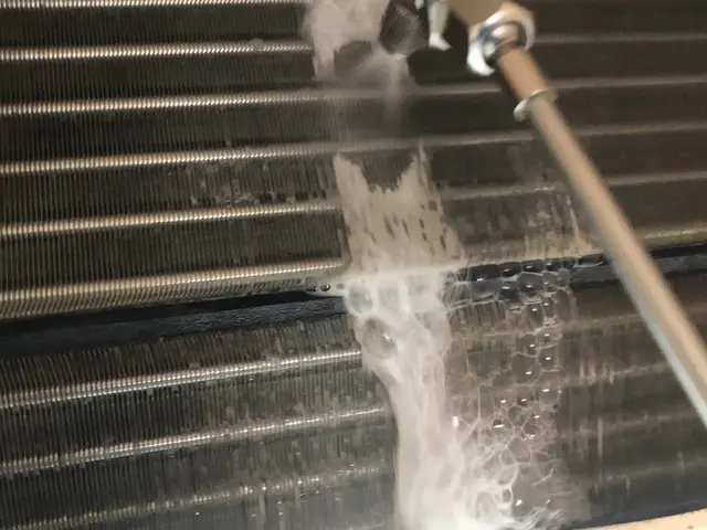 【丁寧・親切】酷使されたエアコンそろそろお掃除しませんか？☆P代負担☆サービスの画像