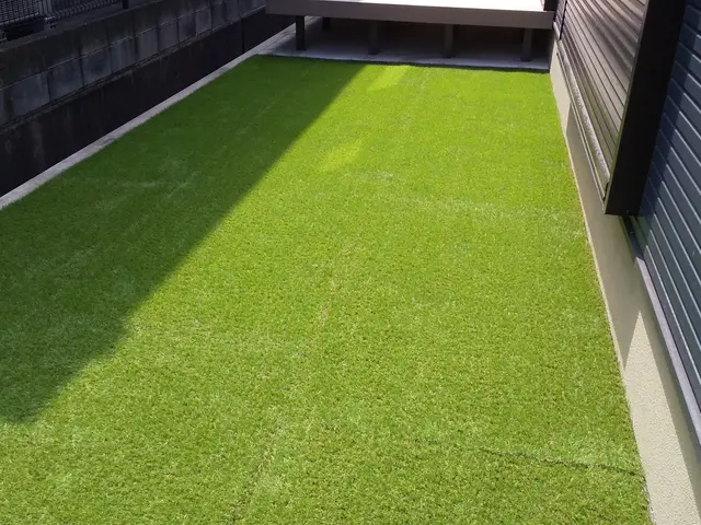 人工芝敷き設サービスの画像