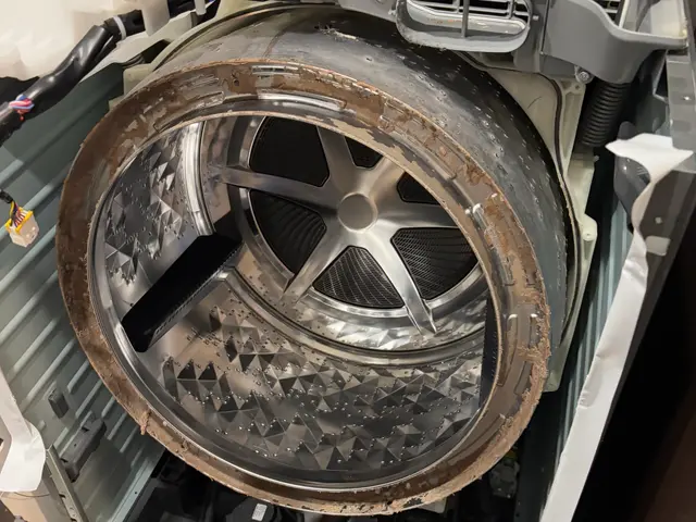 お子様やペットのいるご家庭必見！丁寧養生で汚れを残さない！無料追加対応まで保証サービスの画像